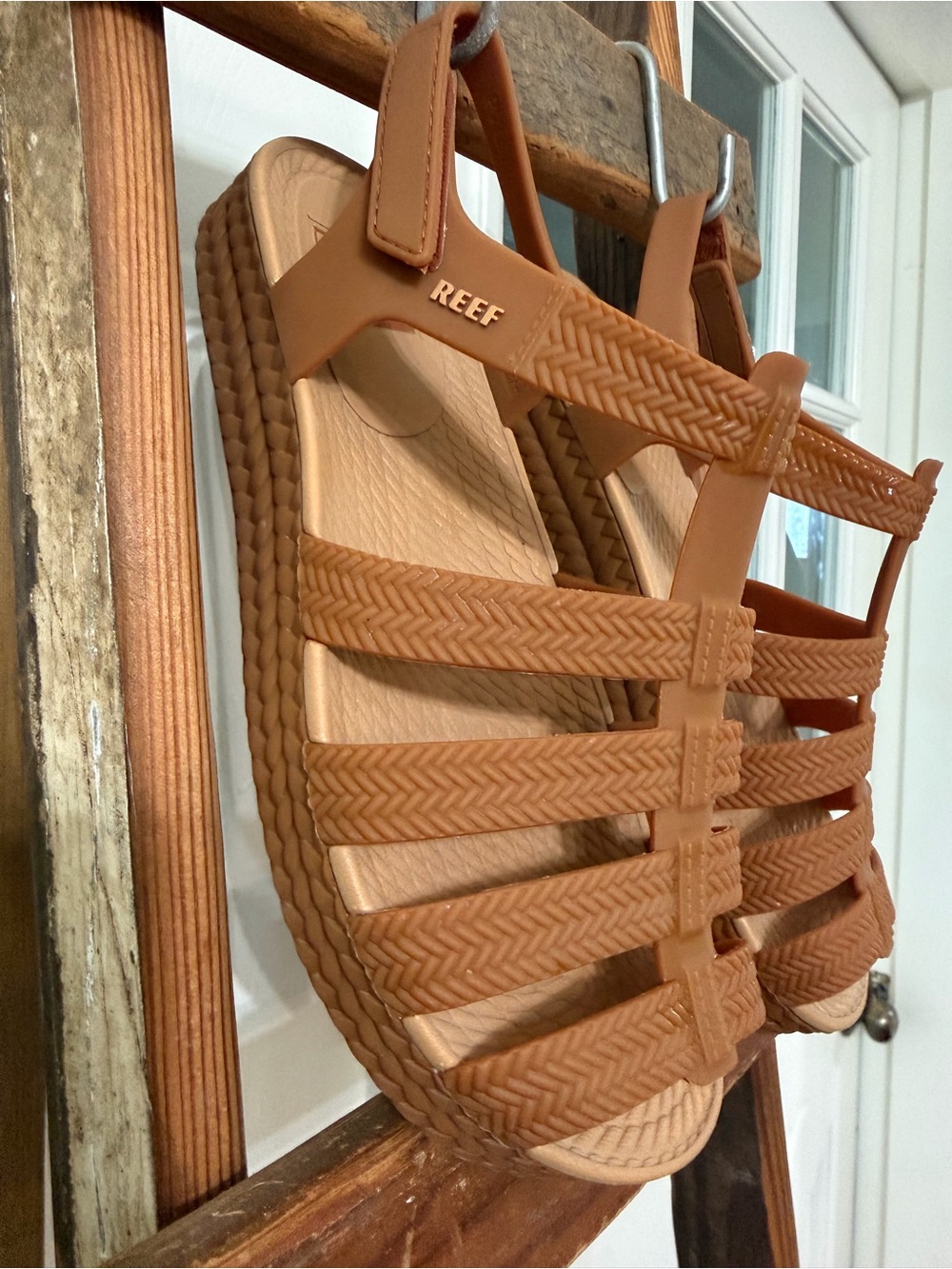 Reef Women’s Tan Strappy Basket Weave Sandals - Picture 4 of 4